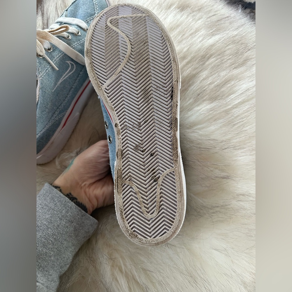 NIKE Men’s Gts 97 Denim - Blue
$166 MSRP with flaw - Picture 12 of 15